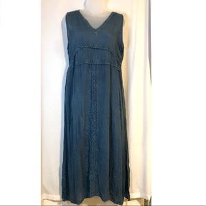 NWT Womenโs Blue Sleeveless Maxi Dress- Large